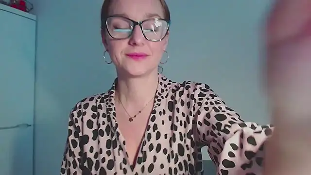 Snapshot of AliciaDesire chatting on 25, 2, 2026 AliciaDesire online show from 25, 2, 2026