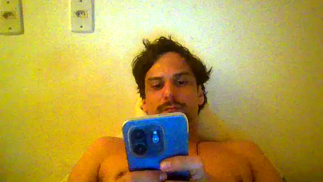Snapshot of couplemilk chatting on 6, 4, 2026 couplemilk online show from 6, 4, 2026