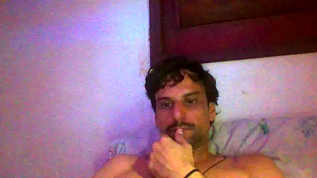 Snapshot of couplemilk chatting on 8, 4, 2026 couplemilk online show from 8, 4, 2026