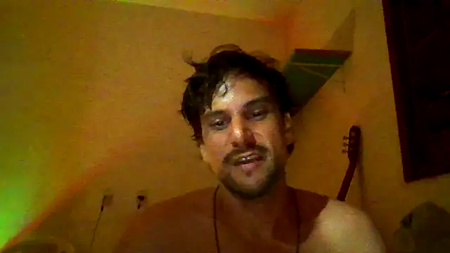 Snapshot of couplemilk chatting on 13, 4, 2026 couplemilk online show from 13, 4, 2026