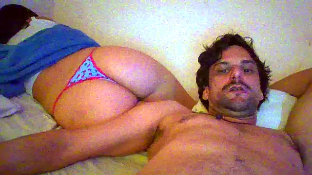 Snapshot of couplemilk chatting on 21, 4, 2026 couplemilk online show from 21, 4, 2026