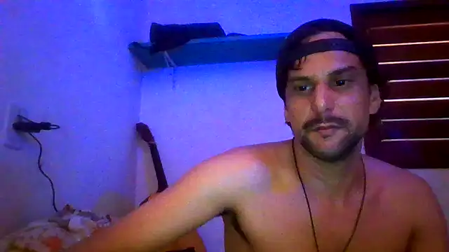 Snapshot of couplemilk chatting on 5, 5, 2026 couplemilk online show from 5, 5, 2026
