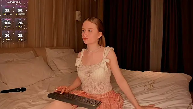 Snapshot of IsabellaTorrance chatting on 9, 2, 2025 IsabellaTorrance online show from 9, 2, 2025