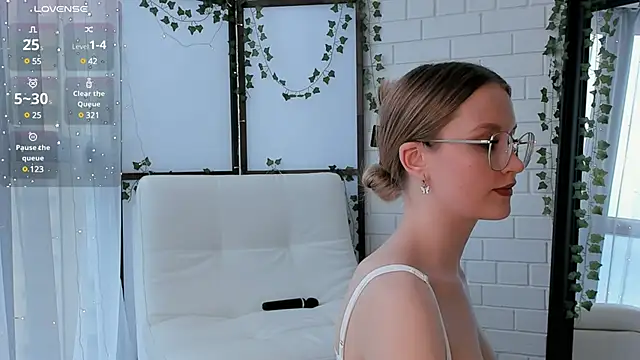 Snapshot of IsabellaTorrance chatting on 28, 2, 2025 IsabellaTorrance online show from 28, 2, 2025