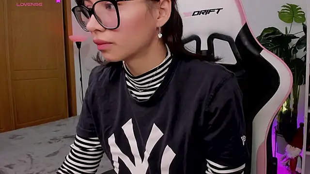 Adriennesexxx online show from 16, 12, 2024