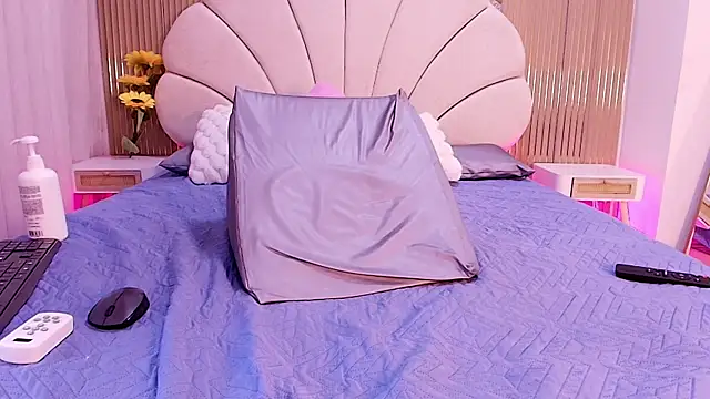 nata luna online show from 12, 4, 2026