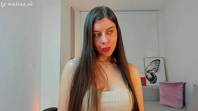 Snapshot of Nadiaa_ chatting on 4, 1, 2025 Nadiaa online show from 4, 1, 2025