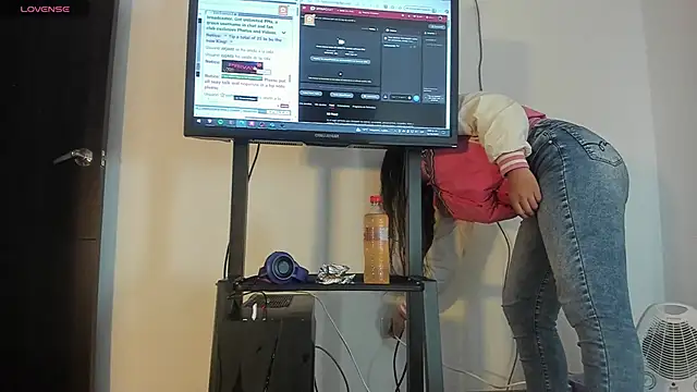 Snapshot of Vahiolet_smith chatting on 14, 10, 2025 Vahiolet smith online show from 14, 10, 2025