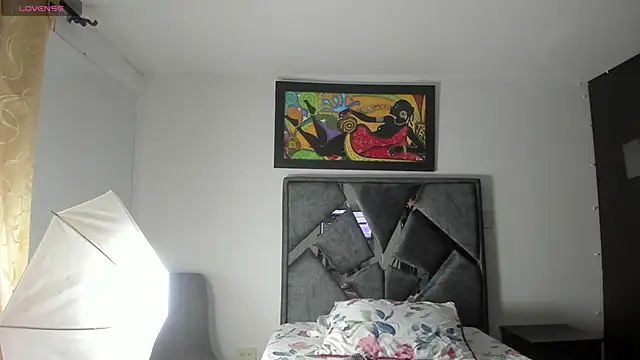 Snapshot of Vahiolet_smith chatting on 21, 10, 2025 Vahiolet smith online show from 21, 10, 2025