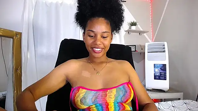 Snapshot of Hillary_queen chatting on 11, 12, 2024 Hillary queen online show from 11, 12, 2024