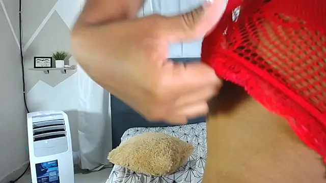 Snapshot of Hillary_queen chatting on 6, 3, 2025 Hillary queen online show from 6, 3, 2025