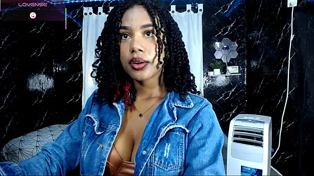 Snapshot of Hillary_queen chatting on 28, 9, 2025 Hillary queen online show from 28, 9, 2025