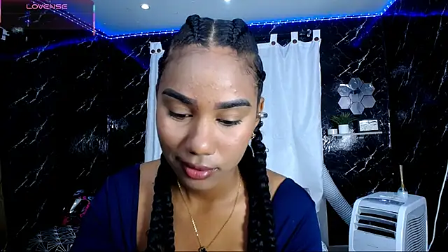 Snapshot of Hillary_queen chatting on 4, 10, 2025 Hillary queen online show from 4, 10, 2025