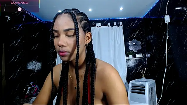 Snapshot of Hillary_queen chatting on 11, 10, 2025 Hillary queen online show from 11, 10, 2025