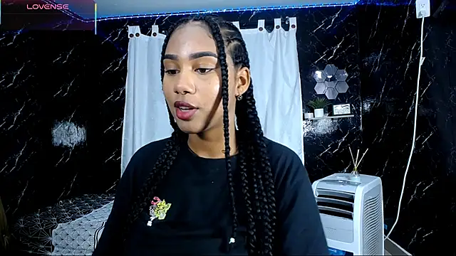 Snapshot of Hillary_queen chatting on 12, 10, 2025 Hillary queen online show from 12, 10, 2025