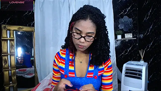 Snapshot of Hillary_queen chatting on 1, 11, 2025 Hillary queen online show from 1, 11, 2025