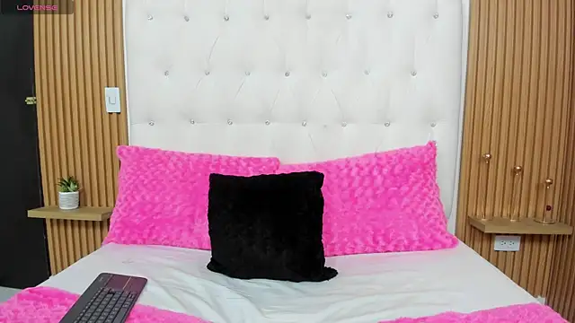 Snapshot of MartinaWestt chatting on 1, 7, 2026 MartinaWestt online show from 1, 7, 2026