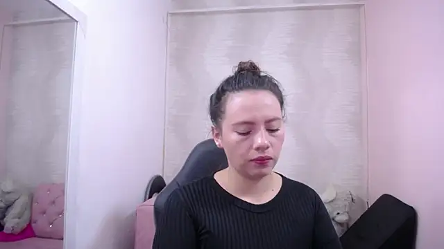 lauraguzman online show from 29, 1, 2025