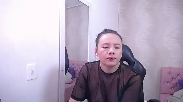 lauraguzman online show from 15, 3, 2025