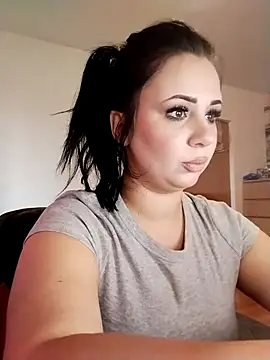 AdelinaJude online show from 10, 3, 2025