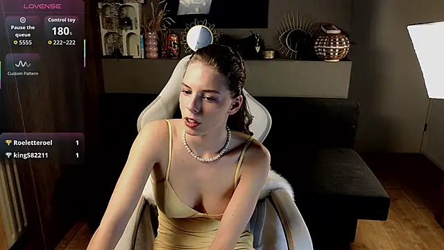 Snapshot of AyreenMoore chatting on 15, 9, 2025 AyreenMoore online show from 15, 9, 2025