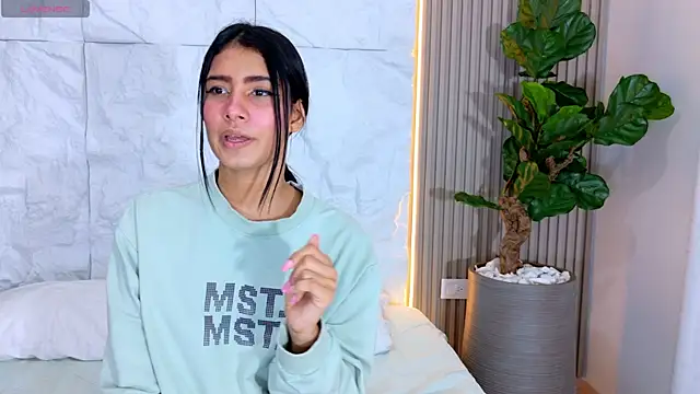 LaurenRodriiguez online show from 19, 7, 2026