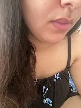 Snapshot of yassminsexy22 chatting on 25, 10, 2025 yassminsexy22 online show from 25, 10, 2025