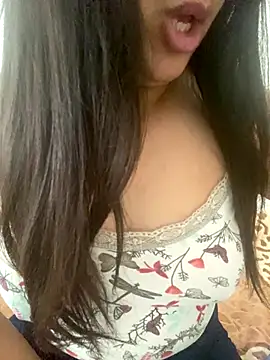 Snapshot of yassminsexy22 chatting on 22, 11, 2025 yassminsexy22 online show from 22, 11, 2025