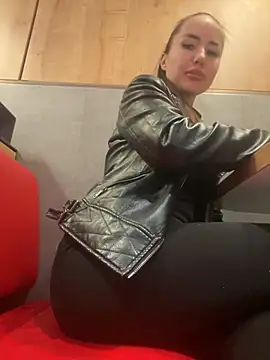 Snapshot of beautydiamond chatting on 28, 10, 2025 beautydiamond online show from 28, 10, 2025