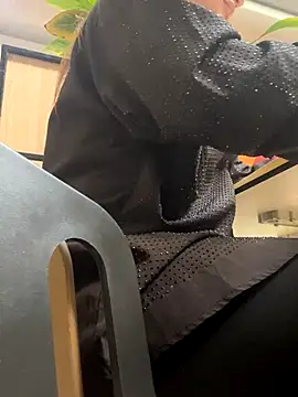 Snapshot of beautydiamond chatting on 24, 11, 2025 beautydiamond online show from 24, 11, 2025