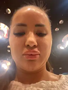 Snapshot of beautydiamond chatting on 26, 11, 2025 beautydiamond online show from 26, 11, 2025