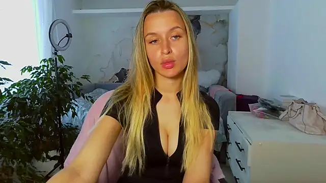 Snapshot of Submissive_love chatting on 13, 6, 2026 Submissive love online show from 13, 6, 2026