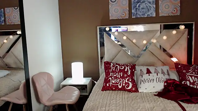 Snapshot of SophiaJoliebm chatting on 28, 11, 2025 SophiaJoliebm online show from 28, 11, 2025