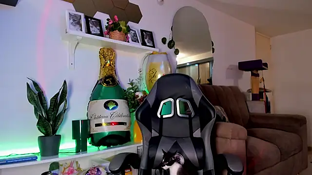 evy orange1 online show from 18, 3, 2026