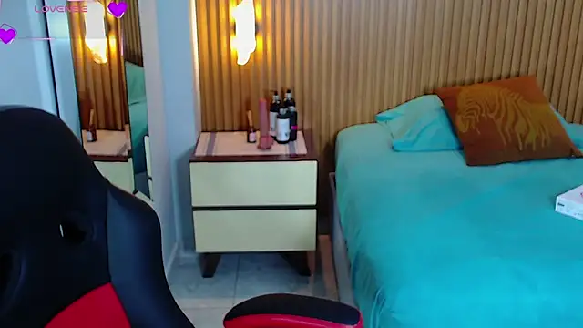 Snapshot of LUCYAMARS1 chatting on 12, 11, 2025 LUCYAMARS1 online show from 12, 11, 2025