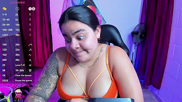 Snapshot of Sharon_hils chatting on 4, 2, 2025 Sharon hils online show from 4, 2, 2025