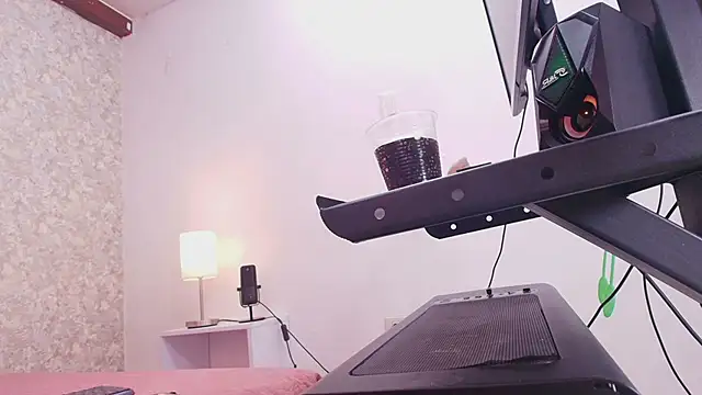 Snapshot of nicol_f chatting on 7, 1, 2025 nicol f online show from 7, 1, 2025