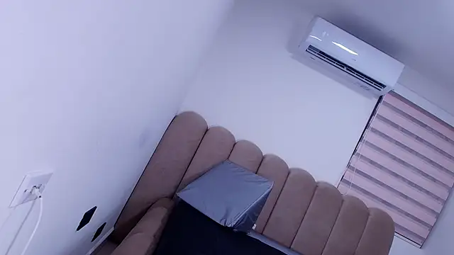 nicol f online show from 14, 4, 2026