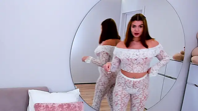 Snapshot of MelanieCarterr chatting on 13, 11, 2025 MelanieCarterr online show from 13, 11, 2025