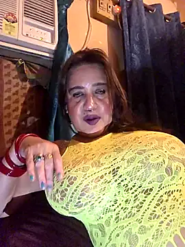 Snapshot of Hot_Queen77 chatting on 4, 5, 2026 Hot Queen77 online show from 4, 5, 2026