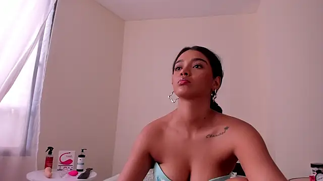 Snapshot of evely_coelloo chatting on 3, 12, 2024 evely coelloo online show from 3, 12, 2024