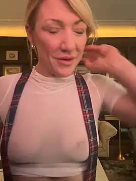 Snapshot of camdanz777 chatting on 26, 9, 2025 camdanz777 online show from 26, 9, 2025