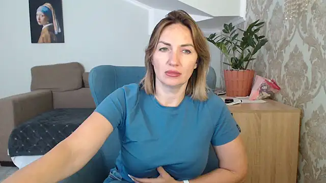 Snapshot of Mallinia chatting on 11, 10, 2025 Mallinia online show from 11, 10, 2025