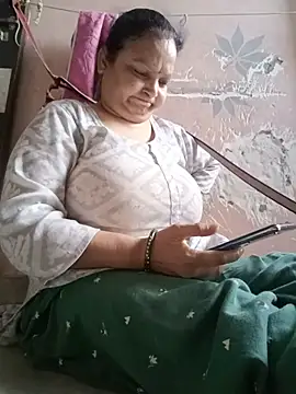 Snapshot of Kavya_kapoor chatting on 18, 6, 2026 Kavya kapoor online show from 18, 6, 2026