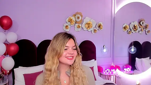 Snapshot of ZaraBloom chatting on 19, 11, 2025 ZaraBloom online show from 19, 11, 2025