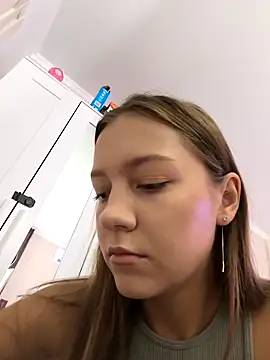 Snapshot of AliceBrayan chatting on 18, 9, 2025 AliceBrayan online show from 18, 9, 2025