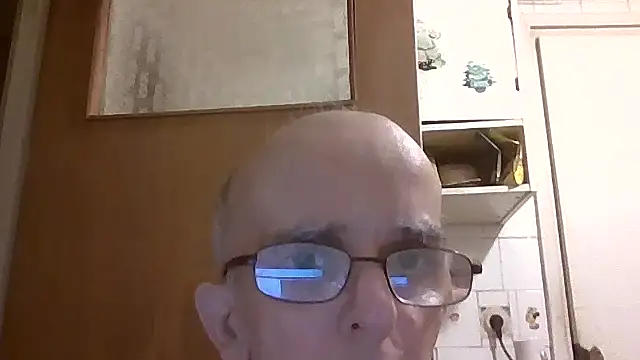 Snapshot of mariusica1@xh chatting on 12, 7, 2026 mariusica1xh online show from 12, 7, 2026