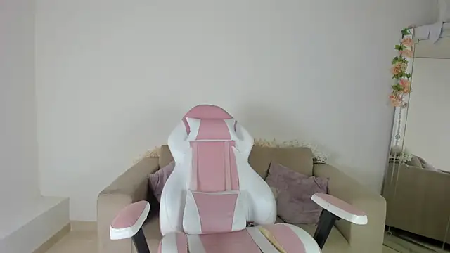 Charlotte cowell sub1  online show from 19, 12, 2024