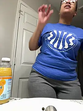 Snapshot of SexyHoneyRedd chatting on 7, 12, 2024 SexyHoneyRedd online show from 7, 12, 2024