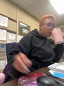 Snapshot of SexyHoneyRedd chatting on 31, 1, 2025 SexyHoneyRedd online show from 31, 1, 2025